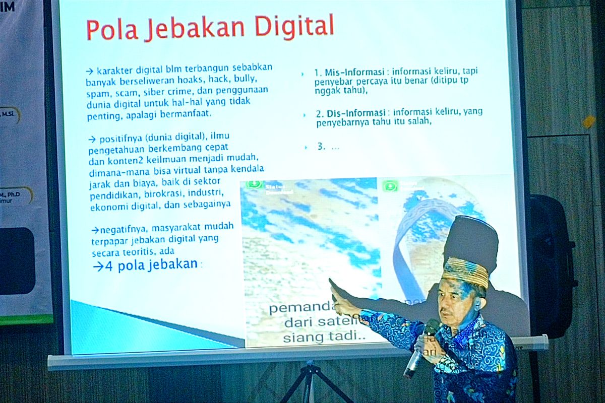 Jurnalis senior Kantor Berita ANTARA bedah buku Kesalehan Digital bersama IPNU Jatim