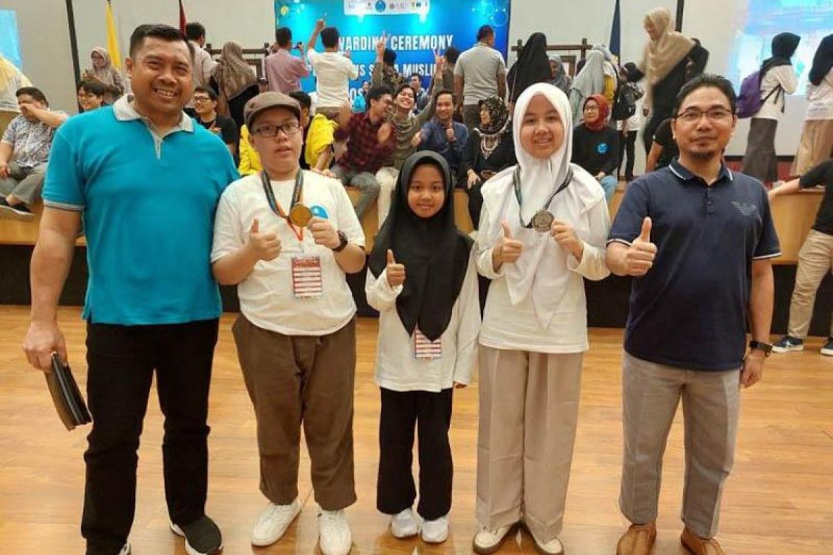 Siswa MTSN 1 Pekanbaru raih medali emas dan perak KOSSMI 2023