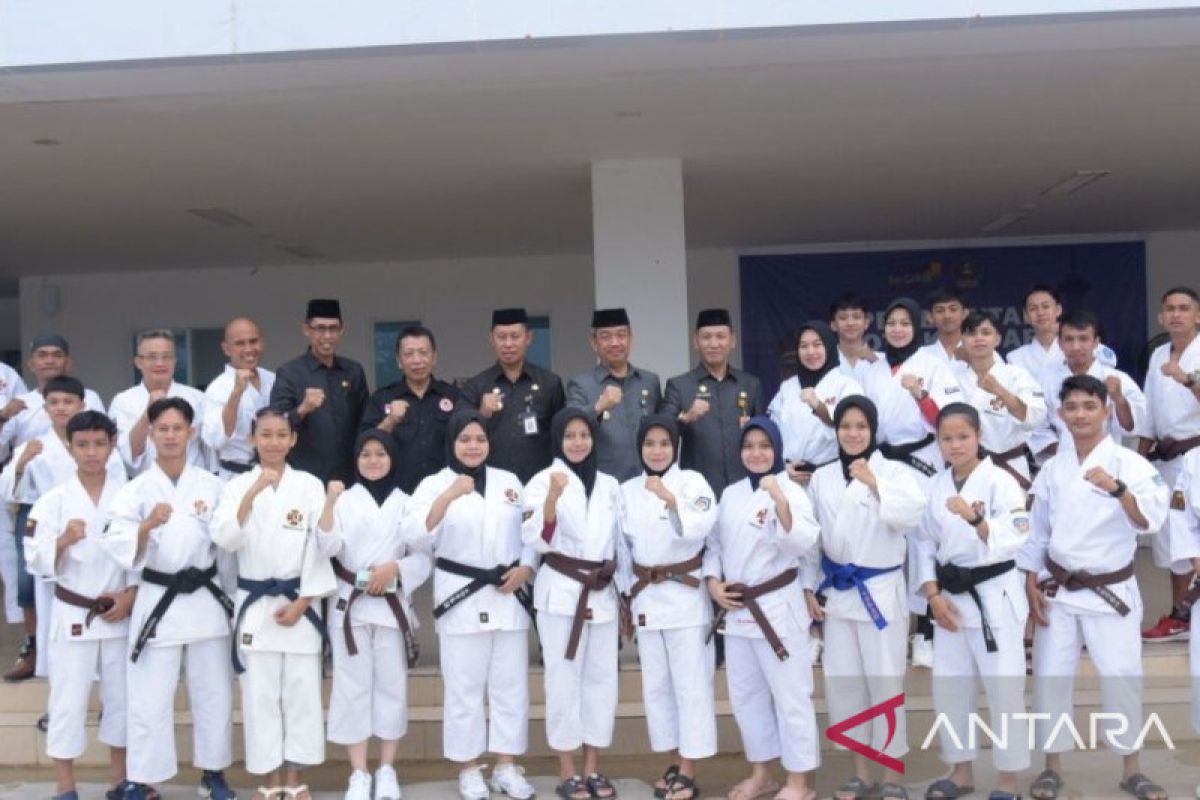 Pemkot Kendari lepas 27 kenshi ke Kejurnas kempo di Makassar