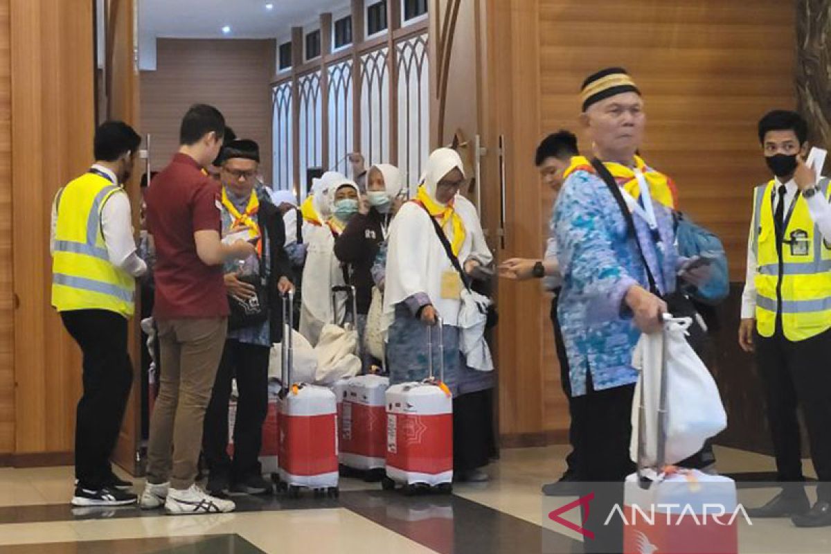 393 calon jamaah haji dari Embarkasi Jakarta berangkat malam ini