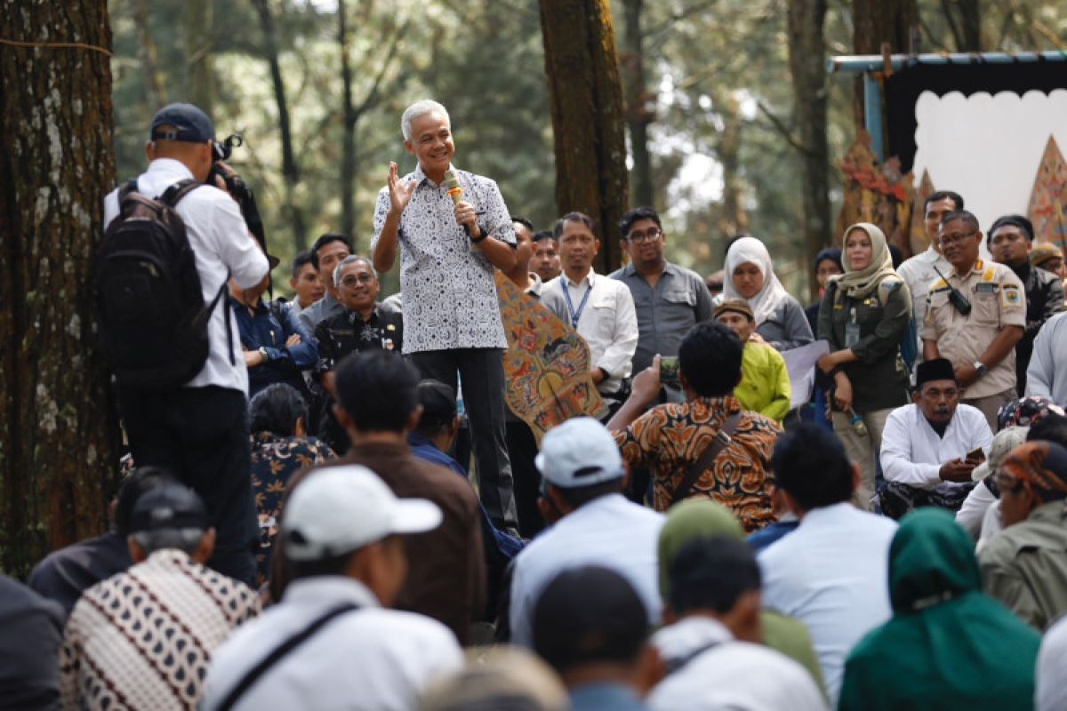 Gandeng penyuluh dan kelompok tani hutan, Ganjar lakukan reboisasi