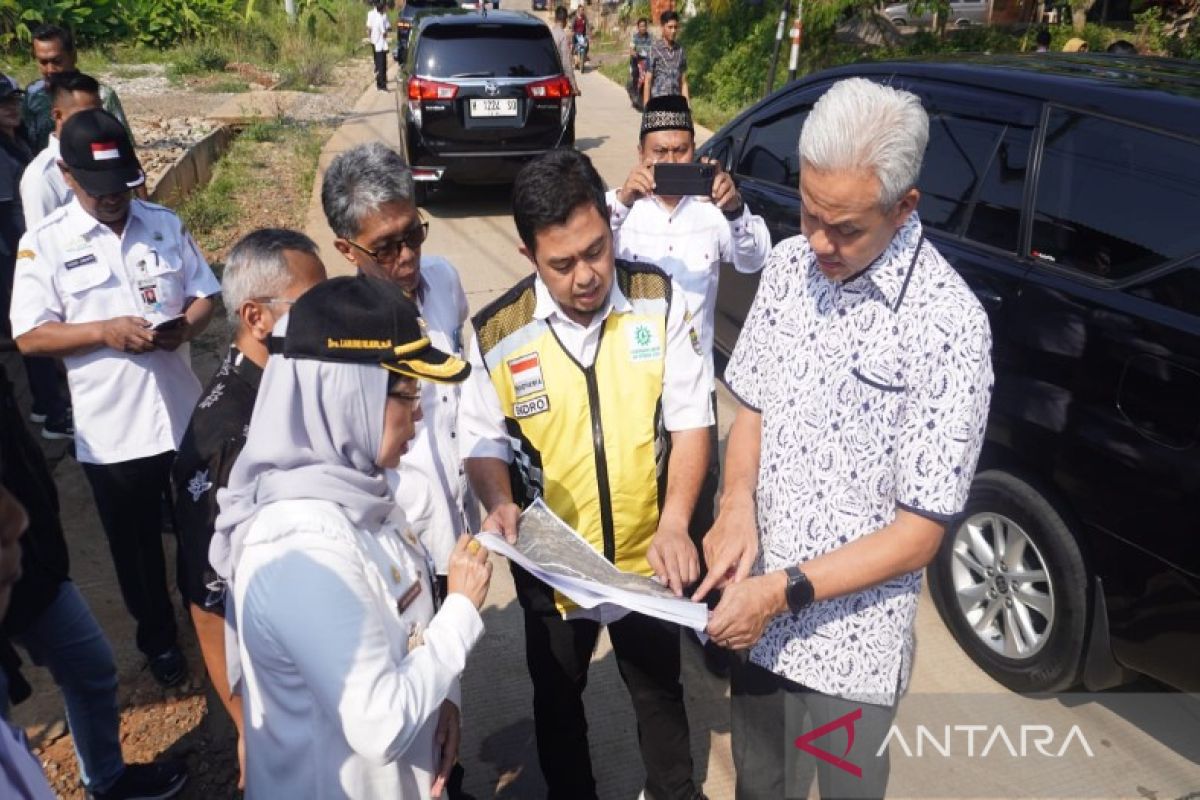 Ganjar minta masyarakat lapor kerusakan jalan ke kanal pemda