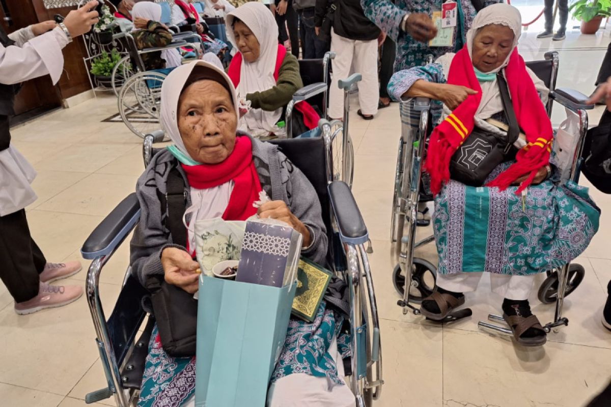 Kloter pertama JCH Indonesia tiba di Madinah disambut Dubes RI untuk Arab Saudi