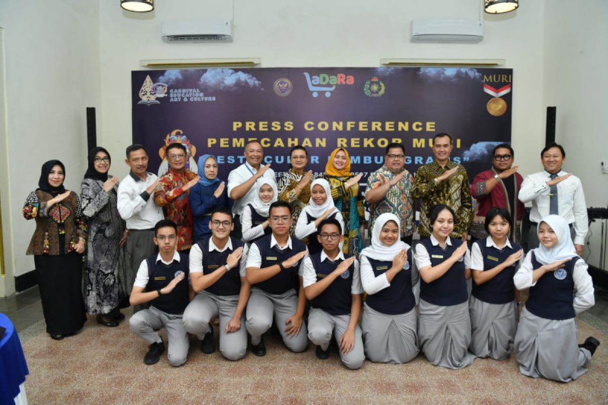 Pesta cukur  rambut di Solo untuk pecahkan tiga rekor Muri