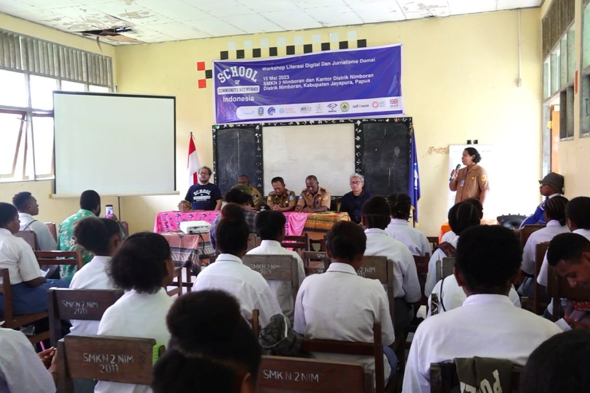 Kominfo Jayapura gelar lokakarya literasi digital SMKN 2 Nimboran