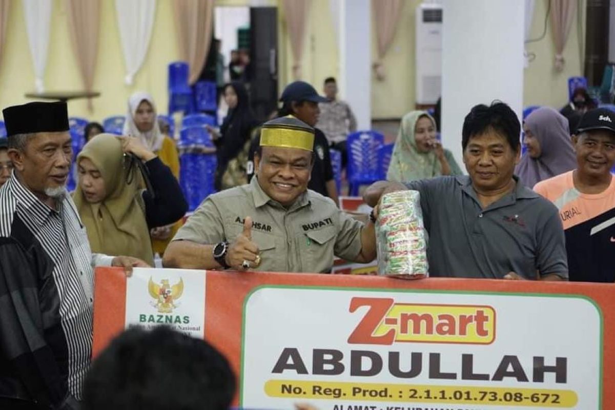 Bupati Bone menyalurkan bantuan usaha Baznas kepada 58 mustahik