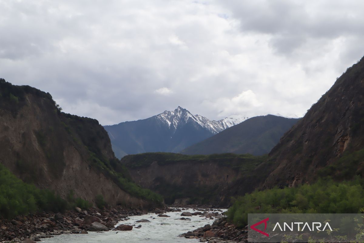 Artikel - Membuka "Atap Dunia" dari sisi timur Himalaya