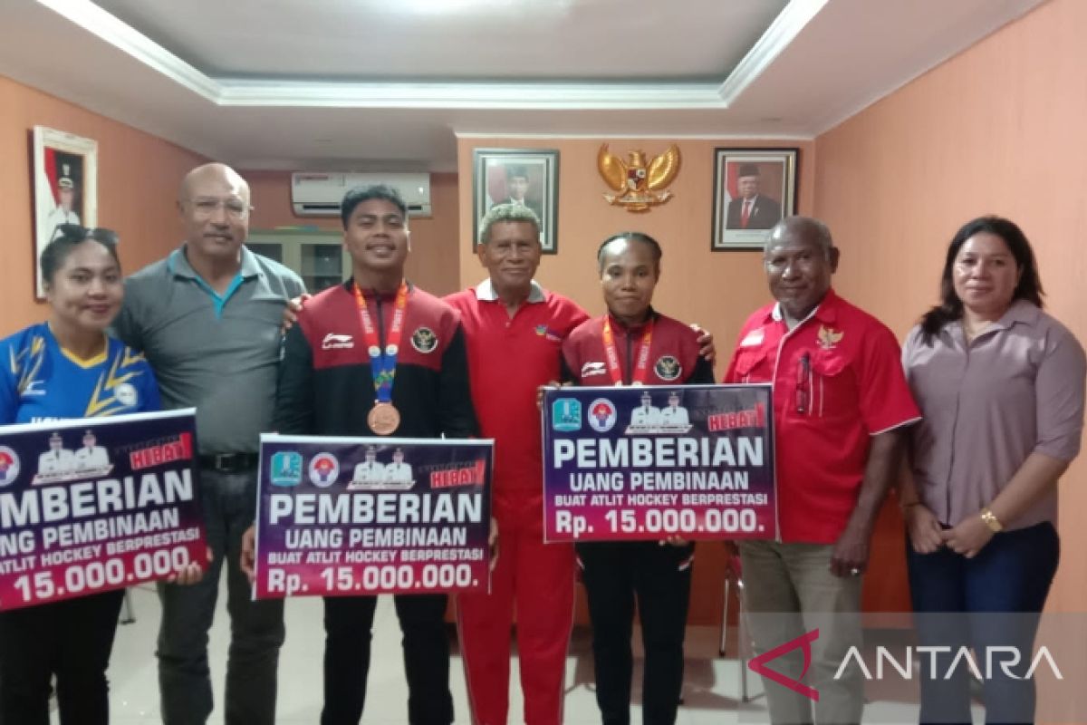 Pemkab Biak beri bonus tiga atlet hoki meraih medali perunggu SEA Games