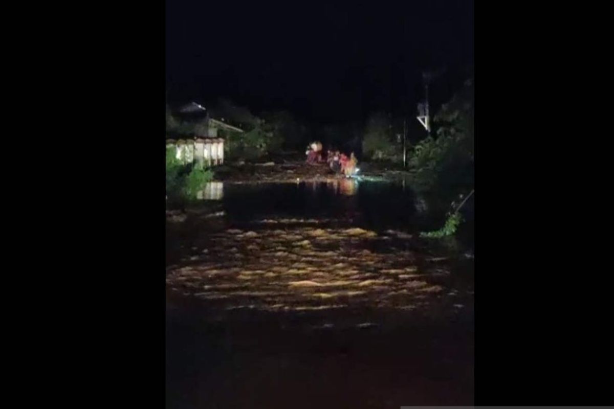 Rumah hanyut terseret banjir di Parigi Moutong Sulteng