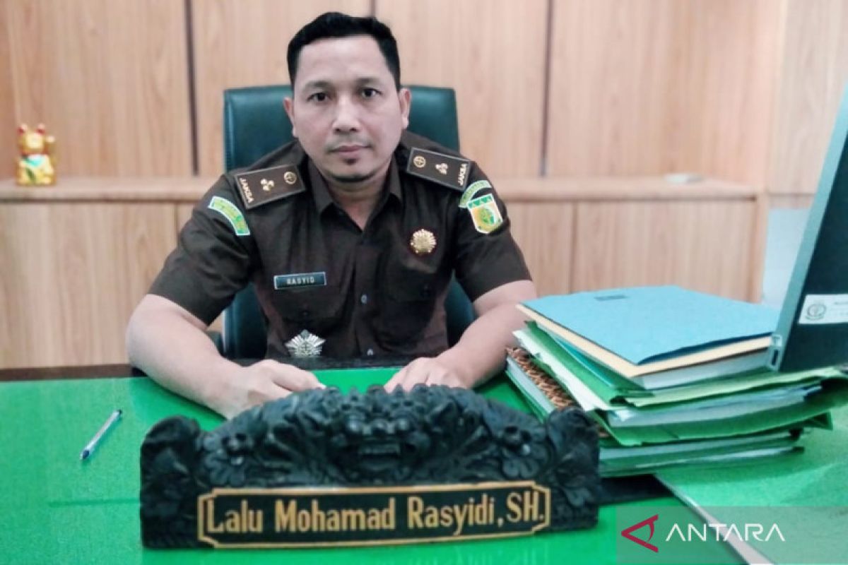 Kejari Lombok Timur memastikan tersangka korupsi kolam labuh masih buron