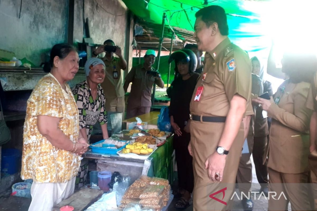 Penjabat Bupati Kobar serap aspirasi pedagang