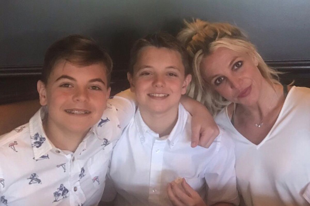 Britney Spears izinkan anaknya pindah bersama mantan suami