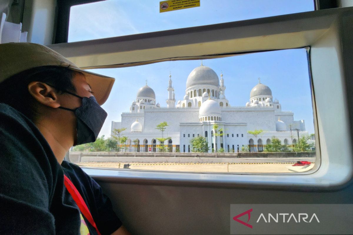 PT KAI  perbanyak rangkaian kereta Panoramic dan Luxury