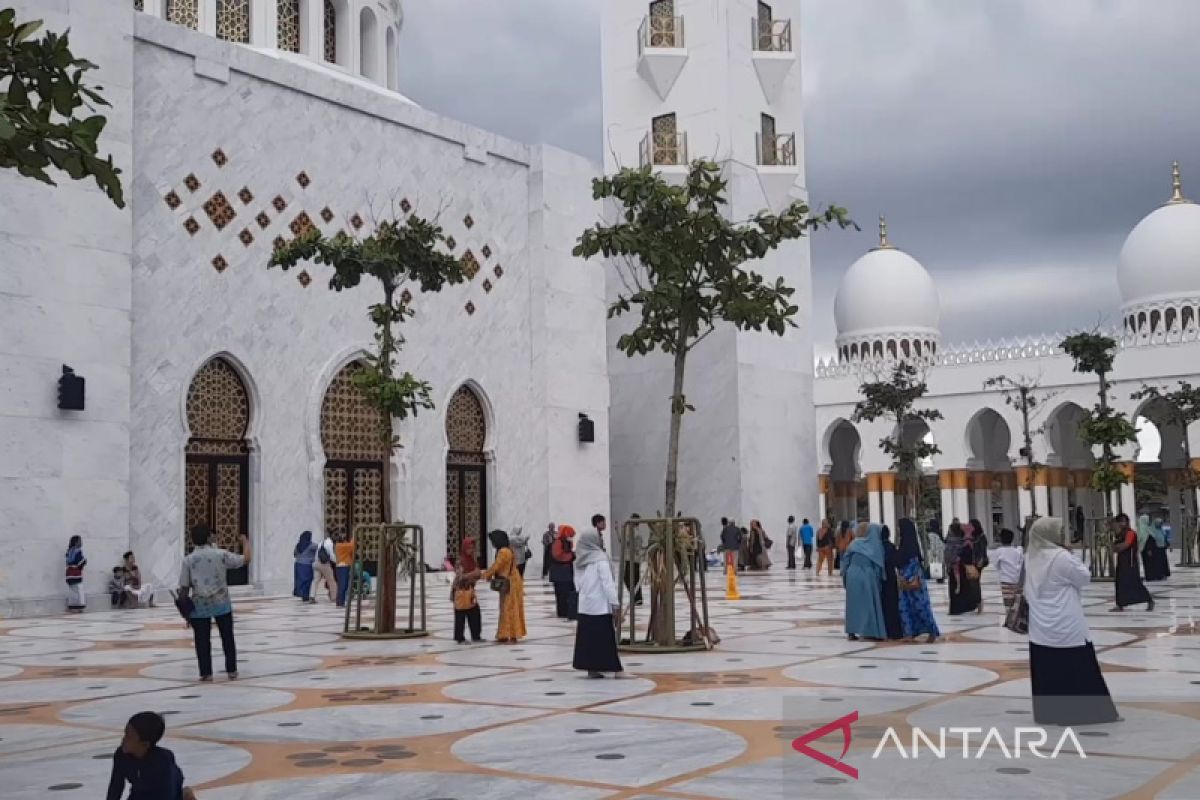 Wisatawan Masjid Sheikh Zayed dongkrak ekonomi Solo