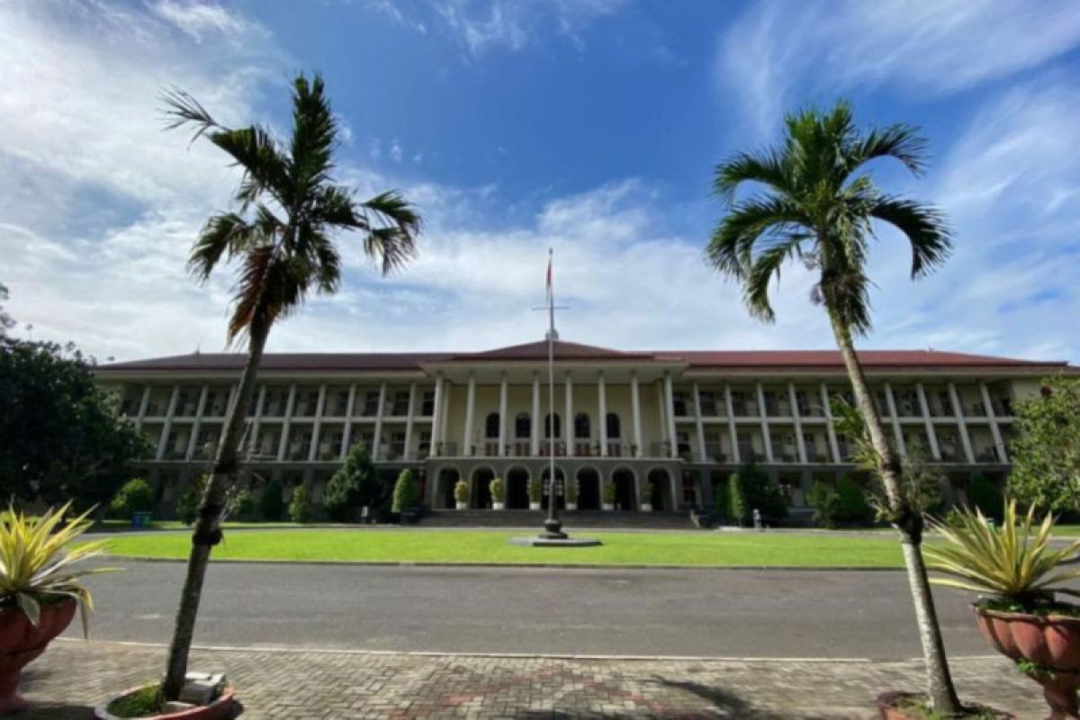 UGM cetak puluhan guru besar baru