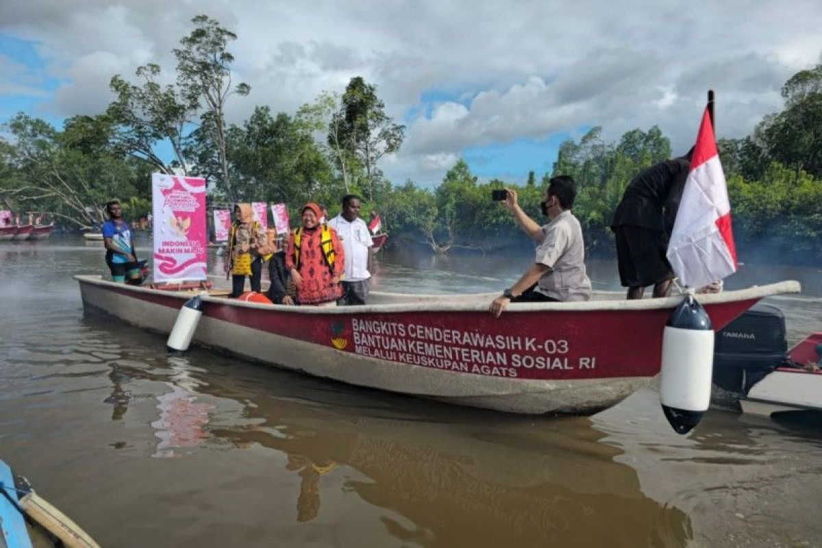 ITS Surabaya dampingi masyarakat Asmat buat kapal fiber