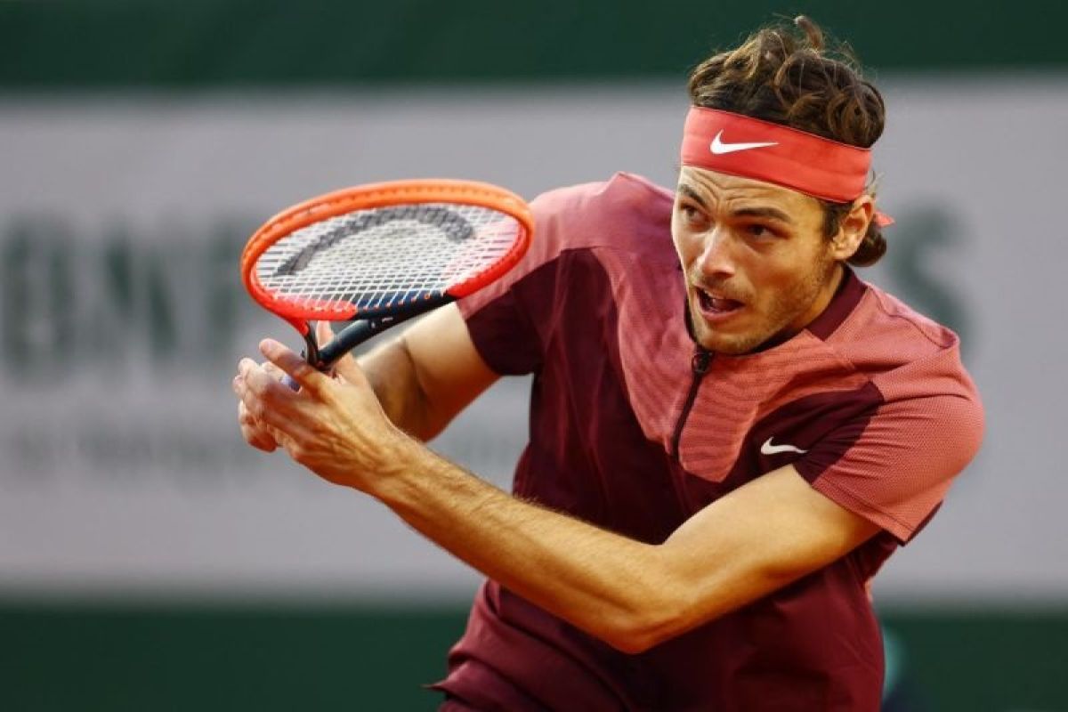 Taylor Fritz bungkam penonton, akhiri harapan Prancis di Roland Garros