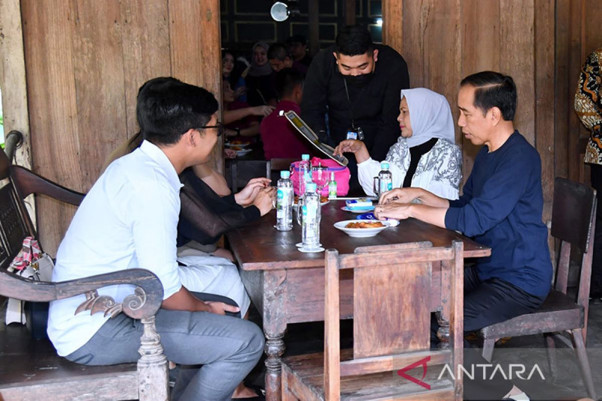 Jokowi calls for stronger protection of Indonesia's domestic market