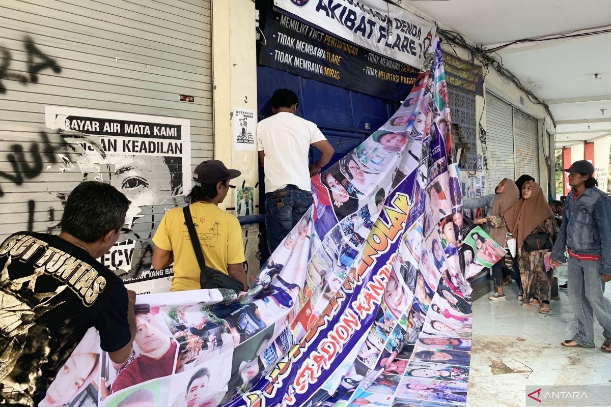 Keluarga korban menolak pembongkaran Stadion Kanjuruhan