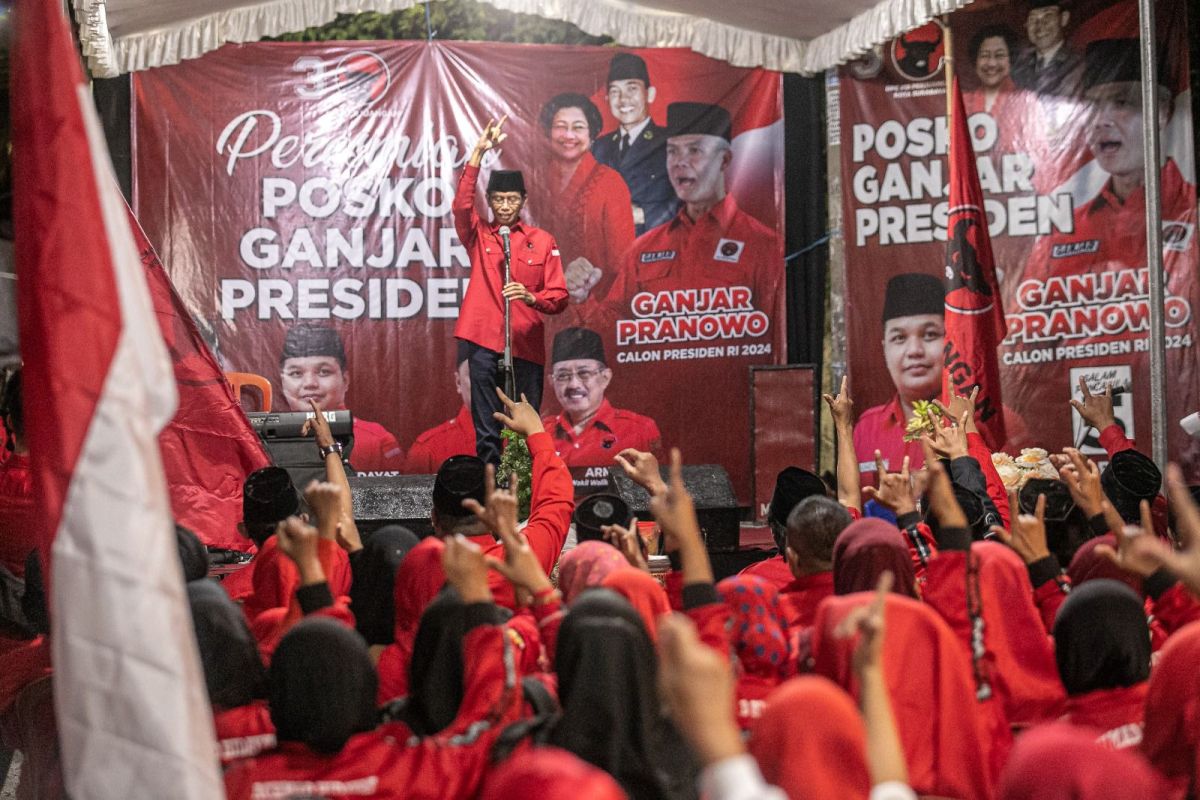 Posko "Ganjar Presiden" tempat warga curhat pembangunan