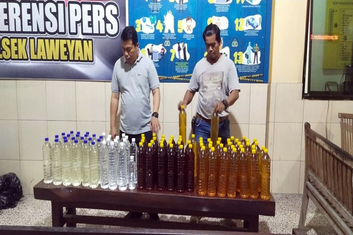 Polres  Surakarta amankan mobil bawa puluhan botol minuman beralkohol