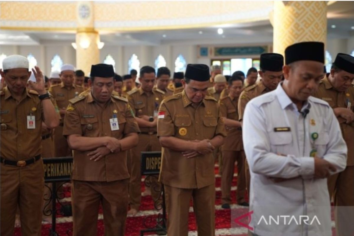 Ribuan ASN Tanah Bumbu menunaikan Shalat Taubat