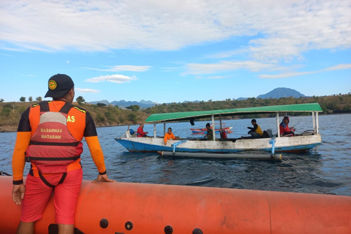 Tim SAR mencari dua pemancing di Bima yang dikabarkan hilang