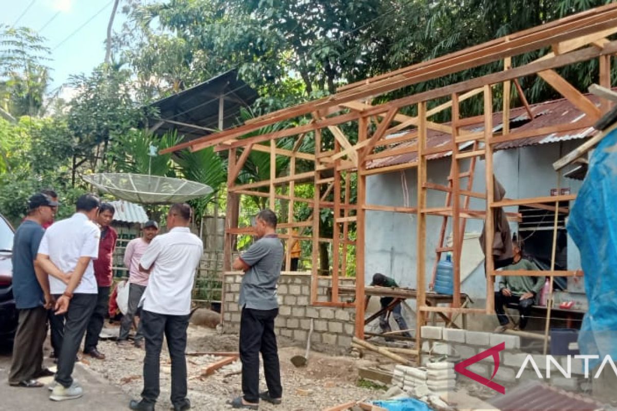 Bahagia janda tua pencari siput saat rumahnya "dibedah" taruna Latsitardanus XLIII