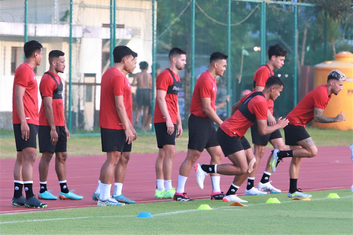 Sandy Henny Walsh cedera saat latihan bersama timnas di Surabaya