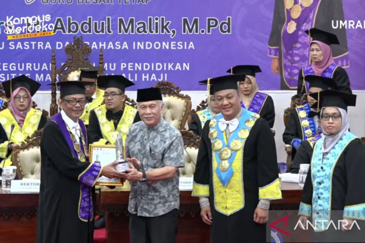 Profesor Abdul Malik dikukuhkan menjadi guru besar UMRAH