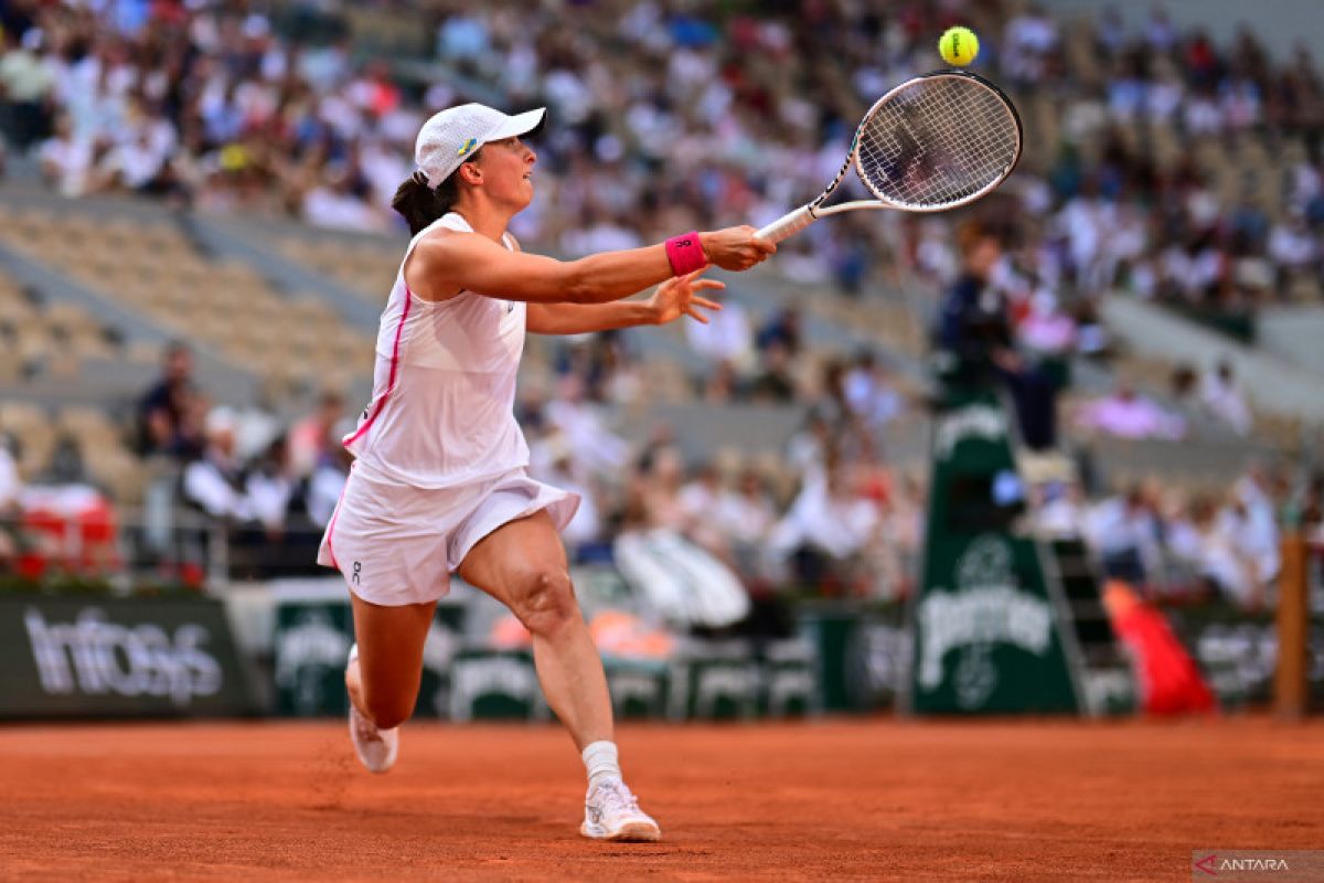 Petenis Swiatek gulung Raducanu di Stuttgart Open 2024