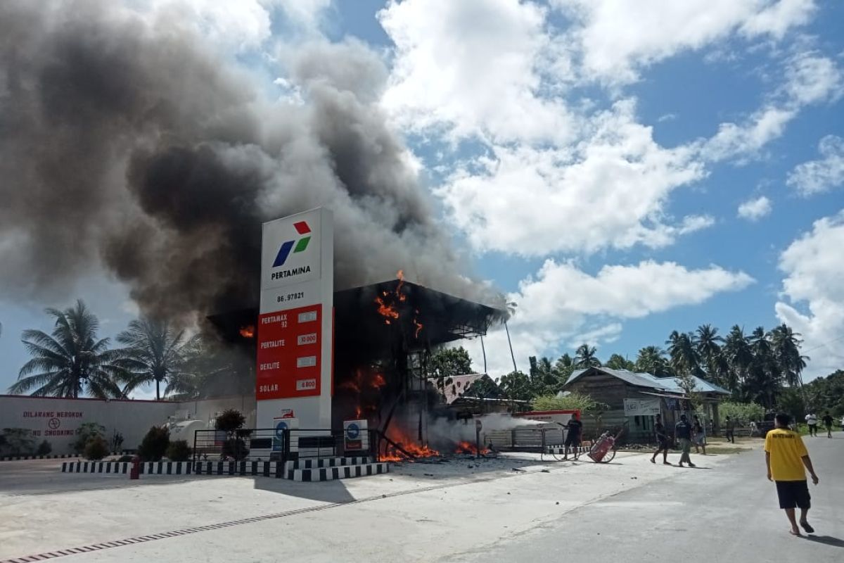 Kebakaran SPBU di Kabupaten Halmahera Tengah akibatkan dua orang alami luka bakar