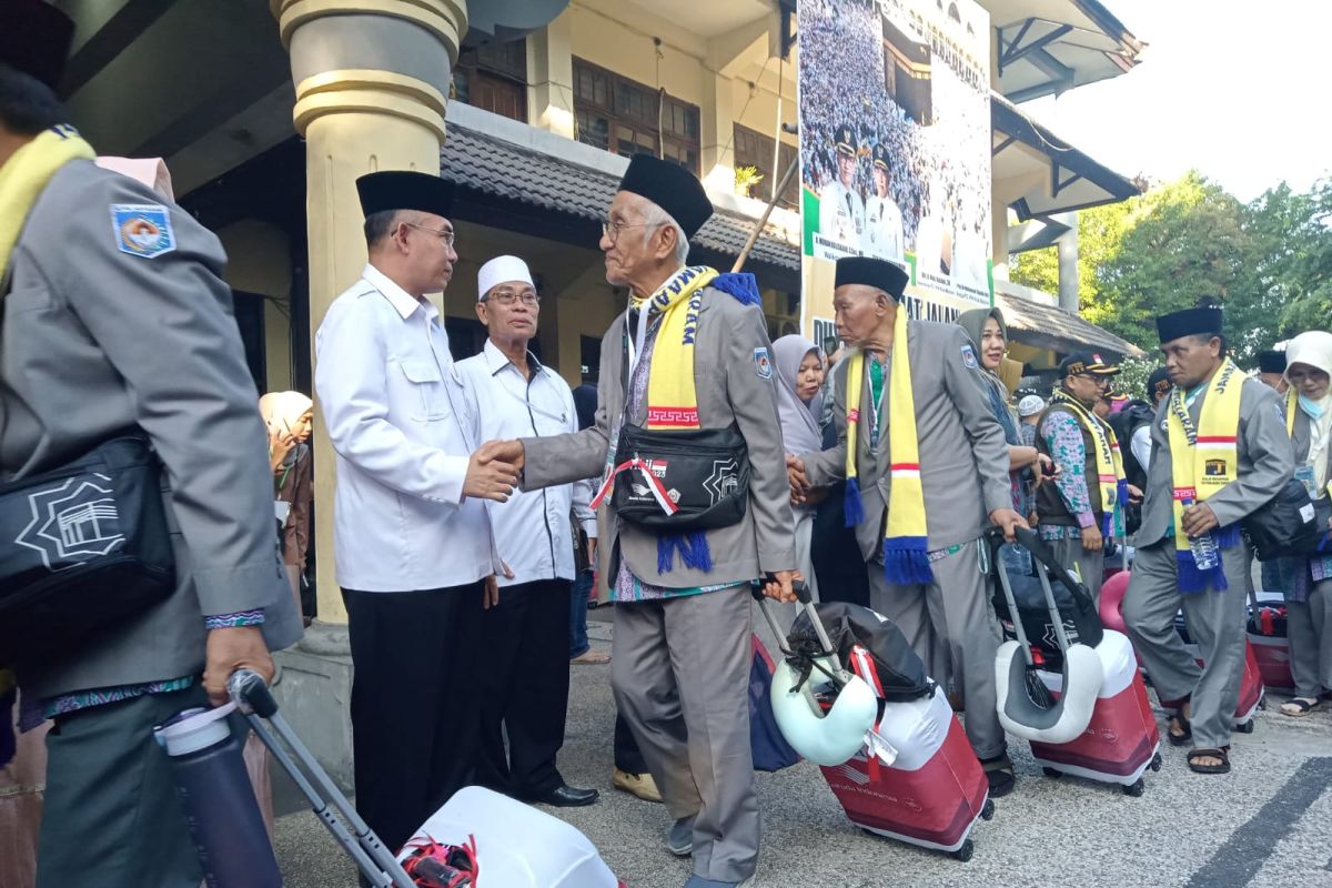 Pemkot Mataram melepas 388 JCH kloter empat Embarkasi Lombok