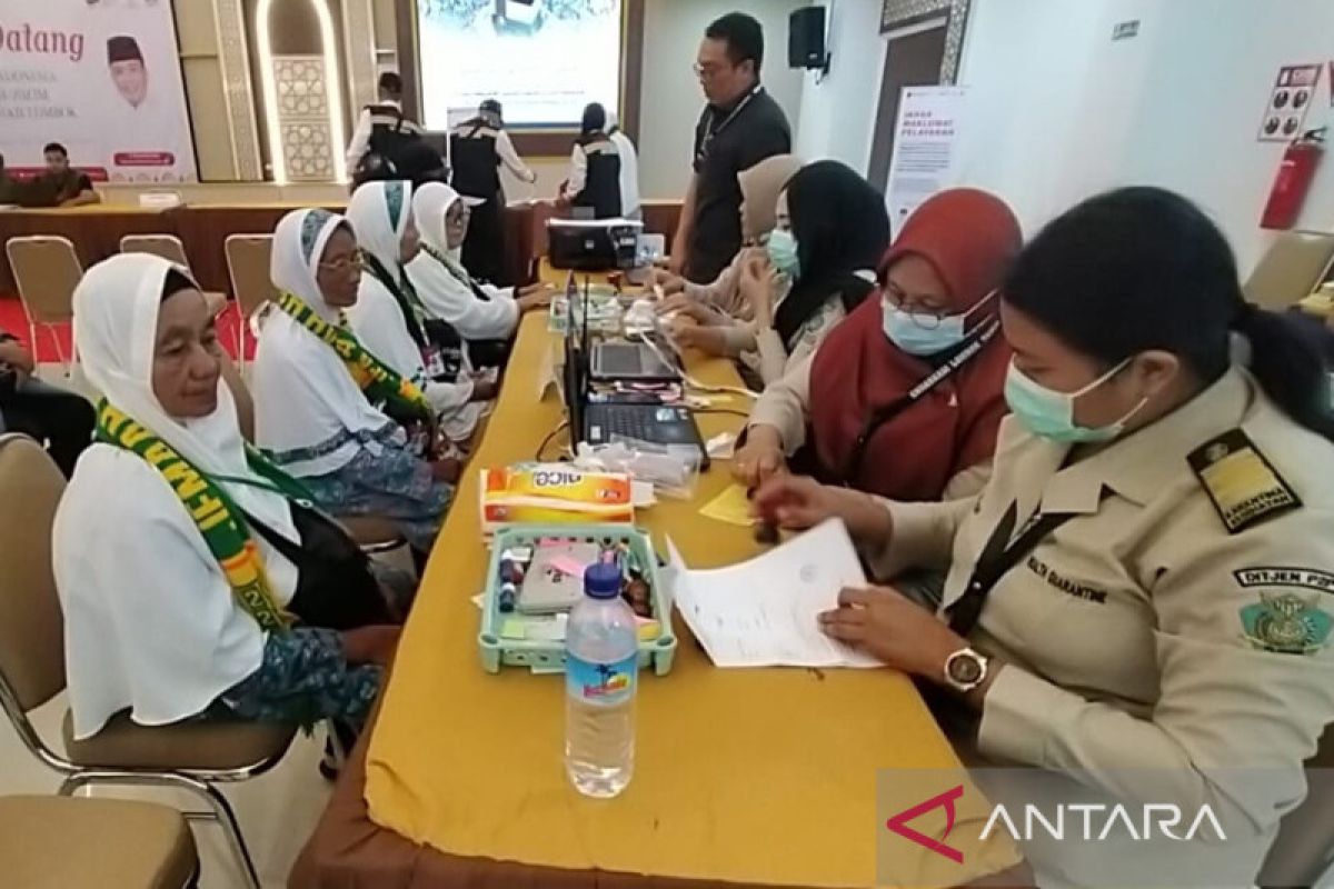 Kloter 5 gabungan Sumbawa dan Lombok Timur tiba di asrama haji NTB