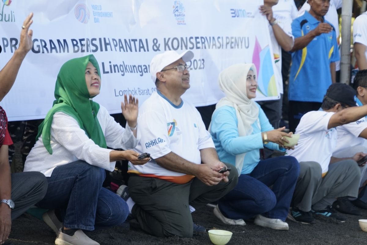 Peringati Hari Lingkungan Hidup Sedunia, PLN serentak gelar program bersih pantai dan pelepasan tukik