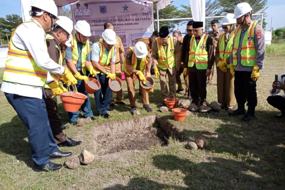 Pembangunan gedung perpustakaan di Jalan Lingkar Selatan Mataram