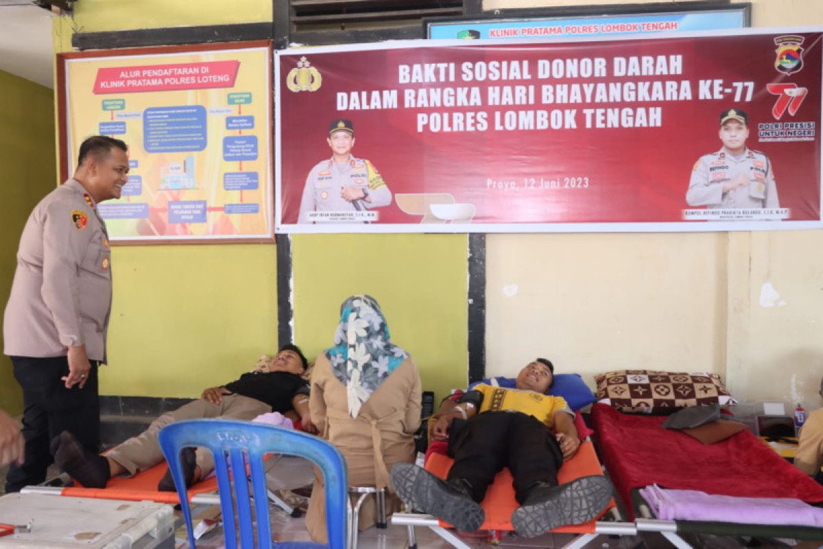Kepolisian menggelar donor darah massal di Lombok Tengah