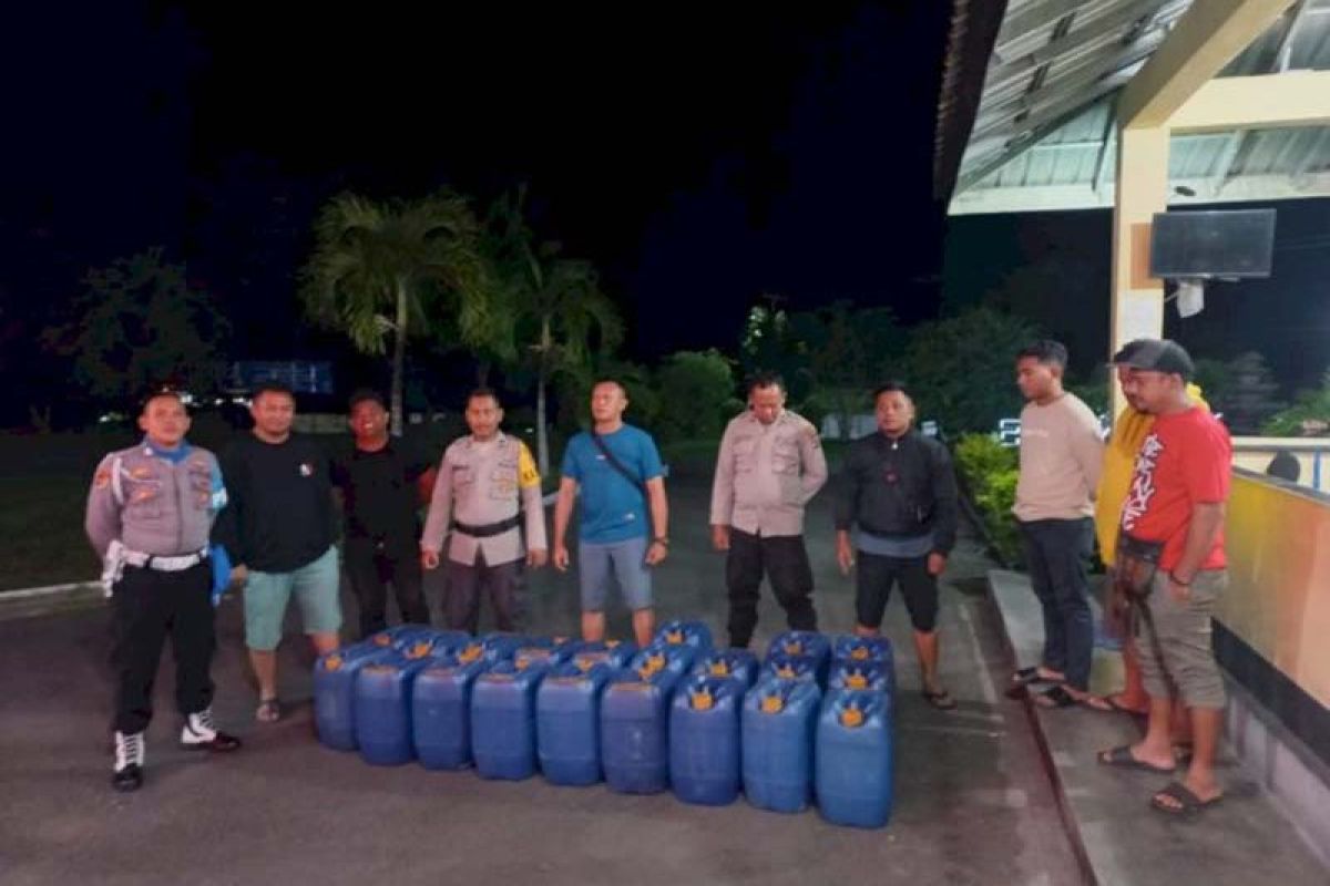 Polisi Ende gagalkan pengiriman 735 liter miras  Moke