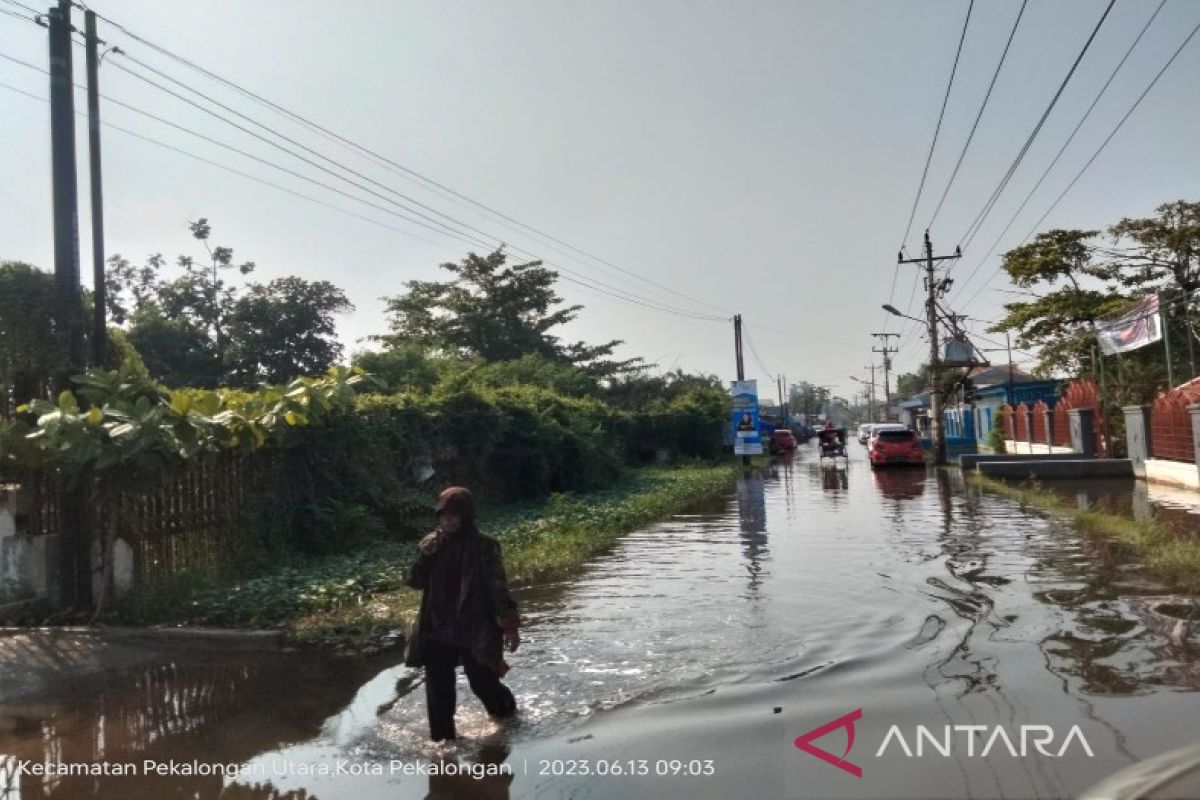 Pemkot Pekalongan pastikan ketersediaan air bersih untuk korban  rob