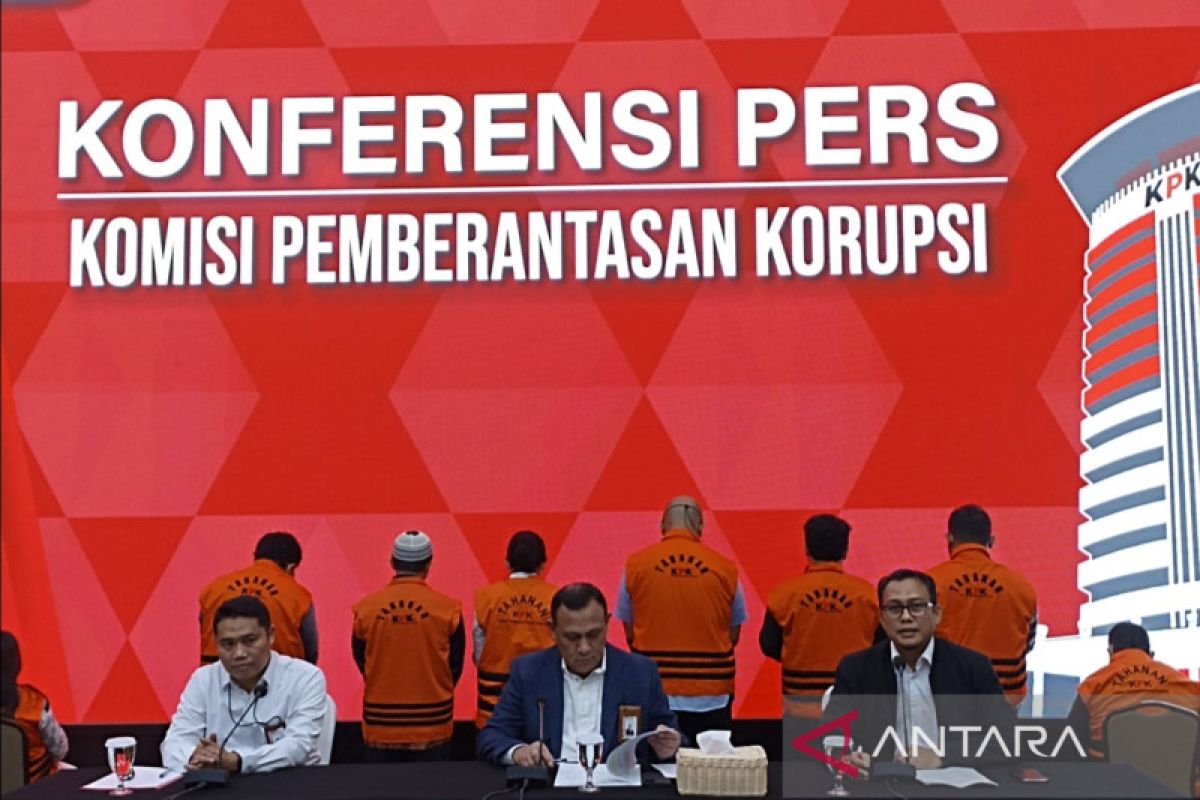 Sembilan tersangka kasus korupsi tunjangan kinerja di Kementrian ESDM ditahan KPK