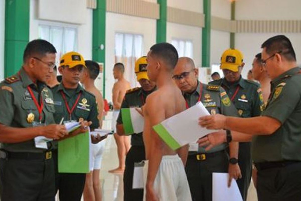 Danrem 043/Garuda Hitam pimpin sidang parade calon taruna Akmil