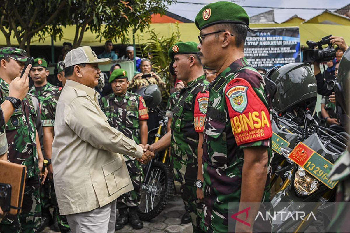 Menhan Prabowo ingatkan prajurit TNI selalu jadi pelayan rakyat