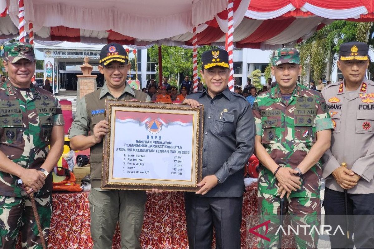 BNPB berikan bantuan 1.620 unit peralatan penanganan darurat karhutla untuk Kalteng