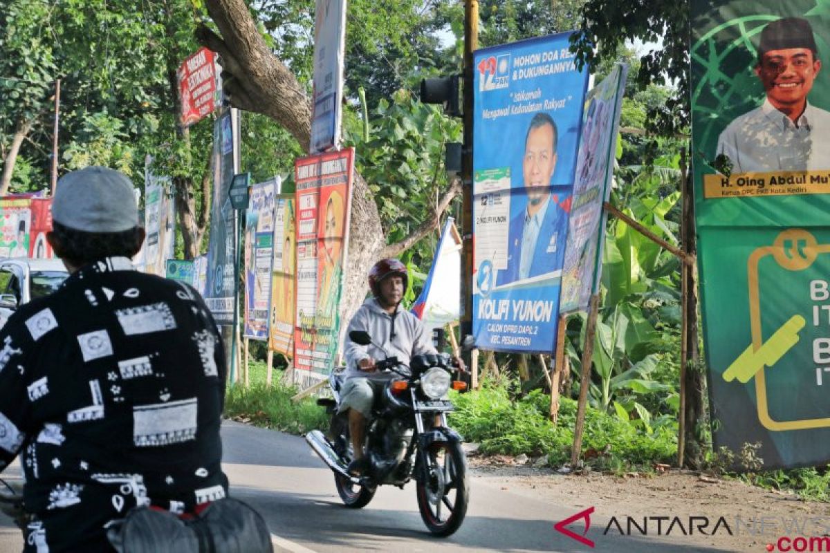 Bawaslu NTT identifikasi poster bacaleg yang muncul sebelum masa kampanye