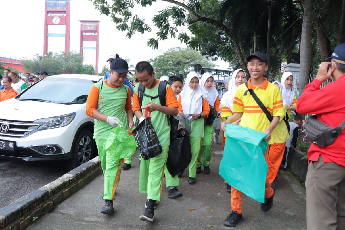 Pemkot Palembang ajak warga pungut  sampah di BKB