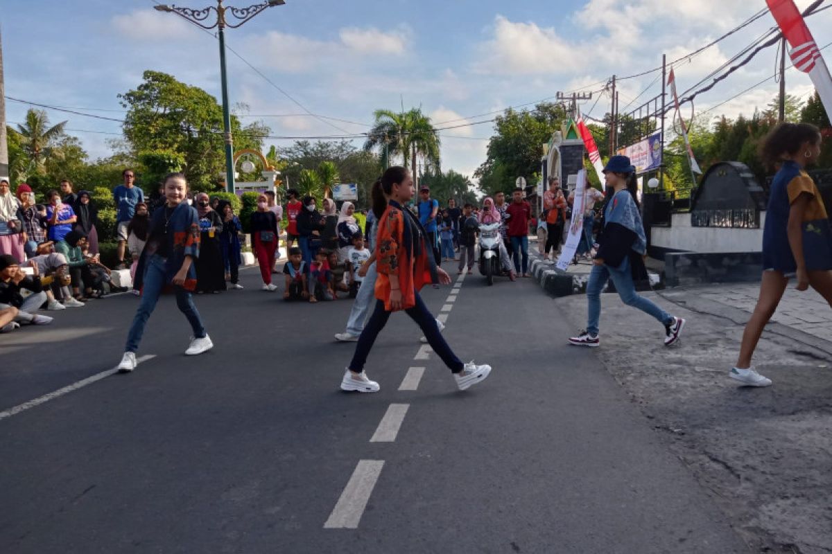 Kota Mataram uji coba perluasan areal kegiatan CFD sampai depan bekas Bandara Selaparang