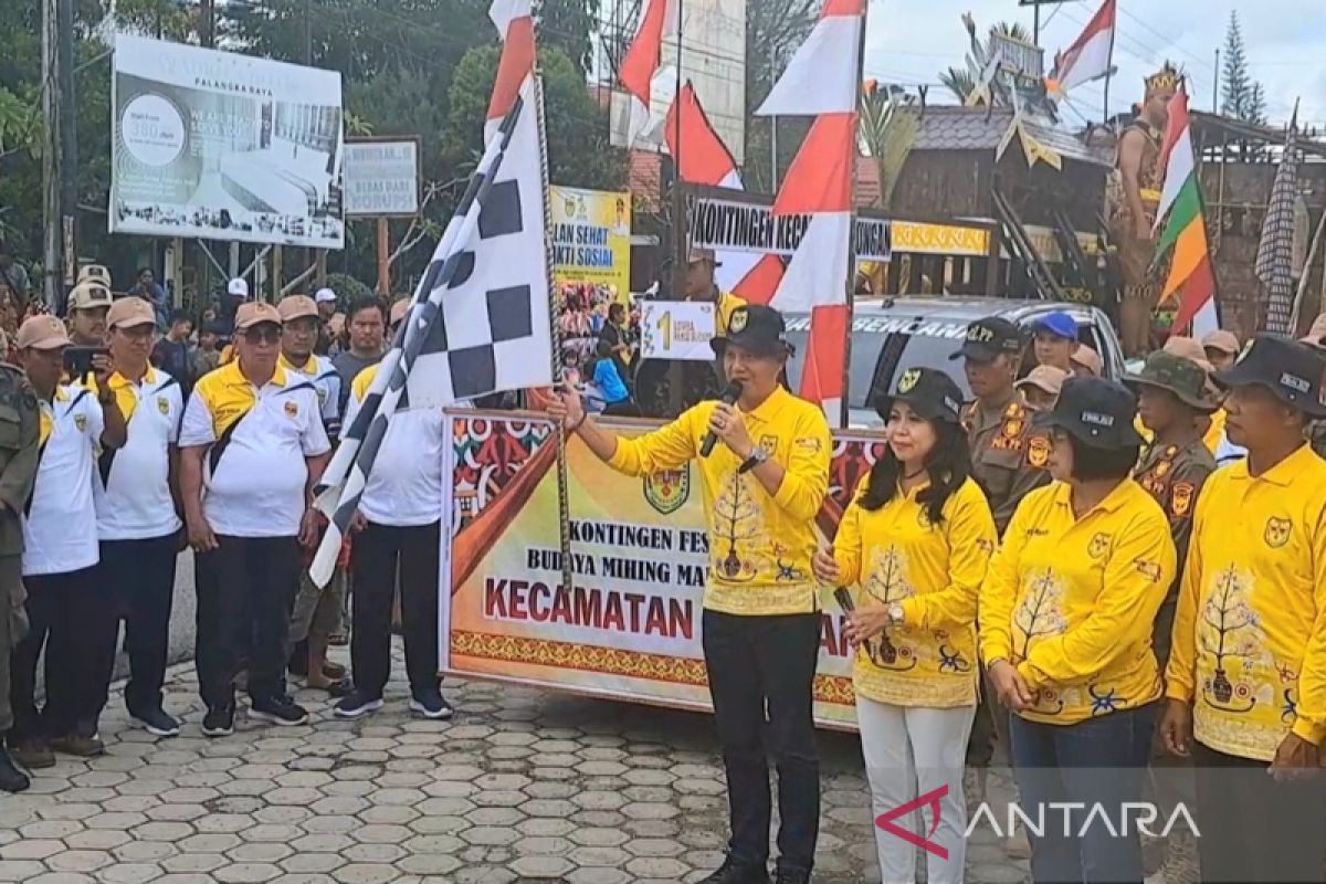 Bupati Gumas berharap karnaval tingkatkan kecintaan terhadap budaya