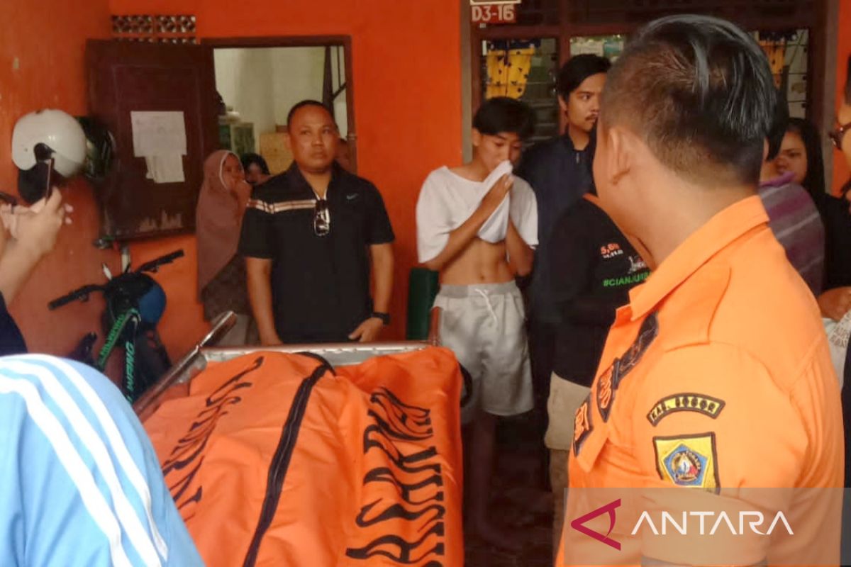 Jasad anak usia sembilan tahun berhasil dievakuasi dari Sungai Ciliwung