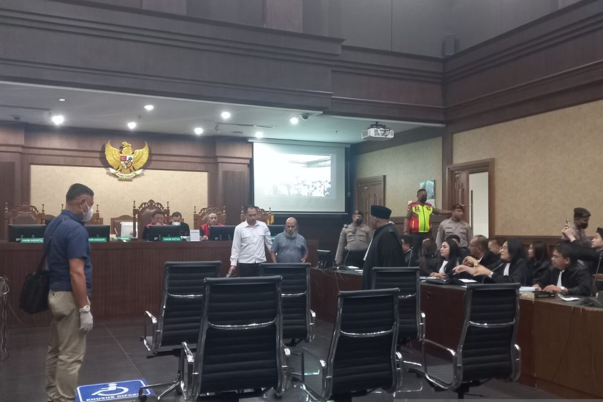 Lukas Enembe didakwa terima suap dan gratifikasi senilai Rp46,8 miliar dari sejumlah rekanan