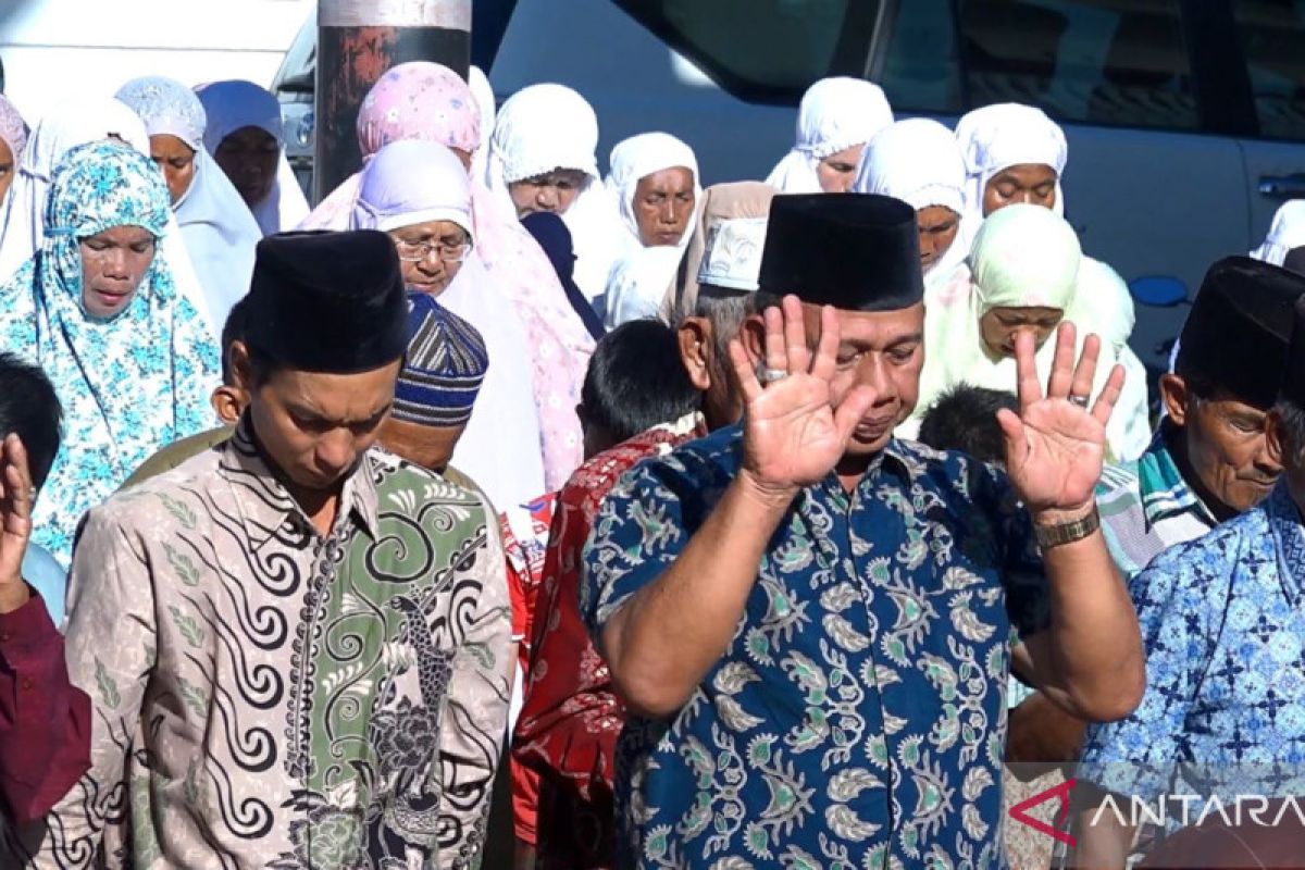 Sawah dan sumur kering, warga Barulak Tanah Datar laksanakan shalat minta hujan